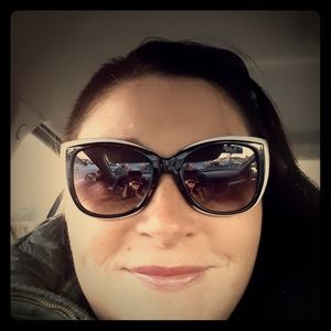 Meet your Posher, Johnz